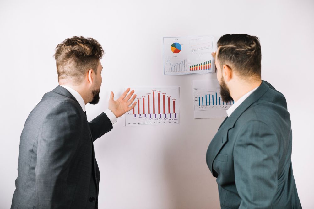 A Guide to Hold vs Sell Analysis for CRE Investors